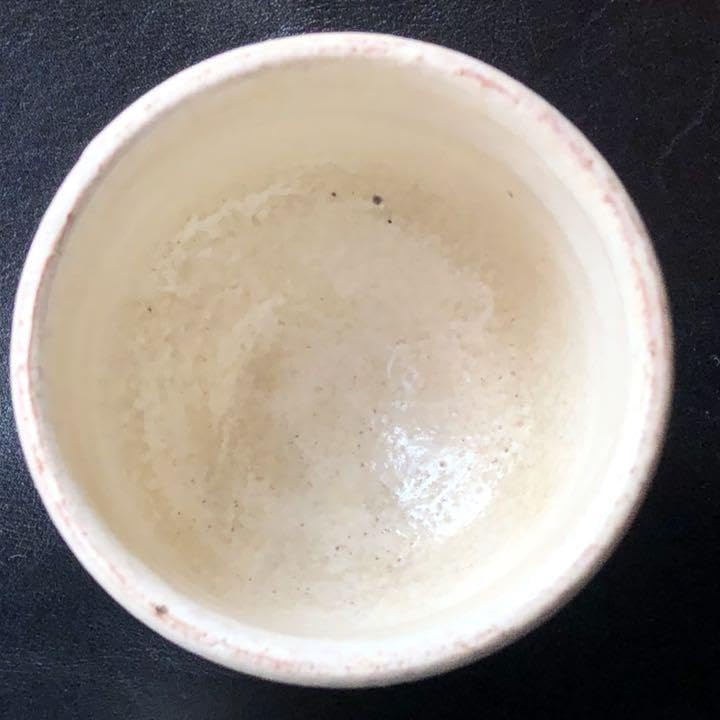 遺品整理◼️蔵から出て来た、かなり古い年代物の白いお猪口、ぐい飲み